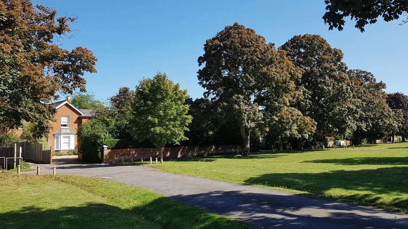 Stanford House (The Cottage) and one of its exits to the main road