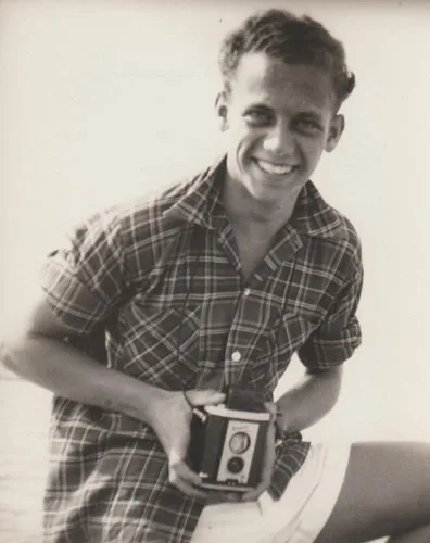 Profile Michael—The Lad, with an early camera