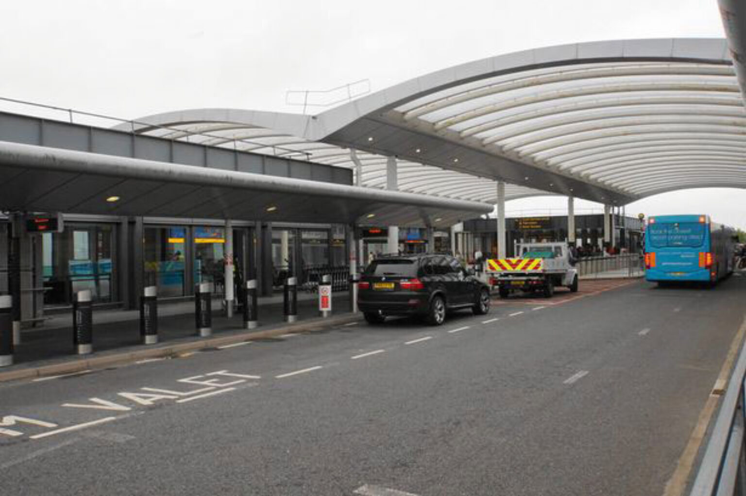Gatwick Airport to introduce charges for vehicles using its forecourts