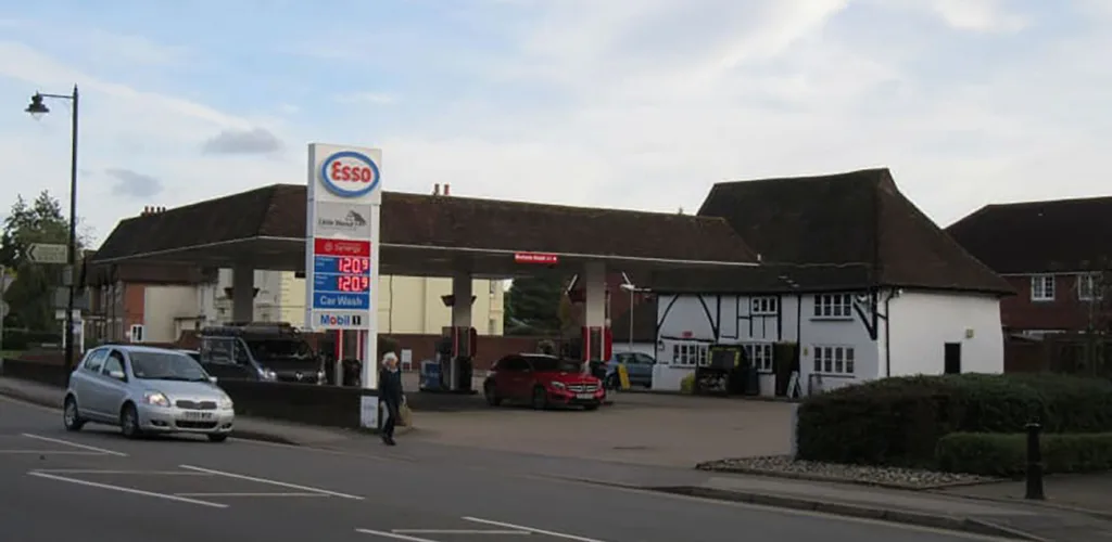 Little Manor Garage2