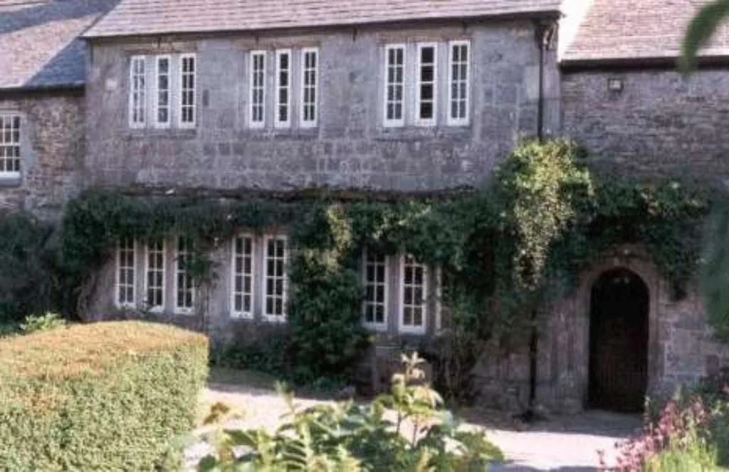 golden manor house