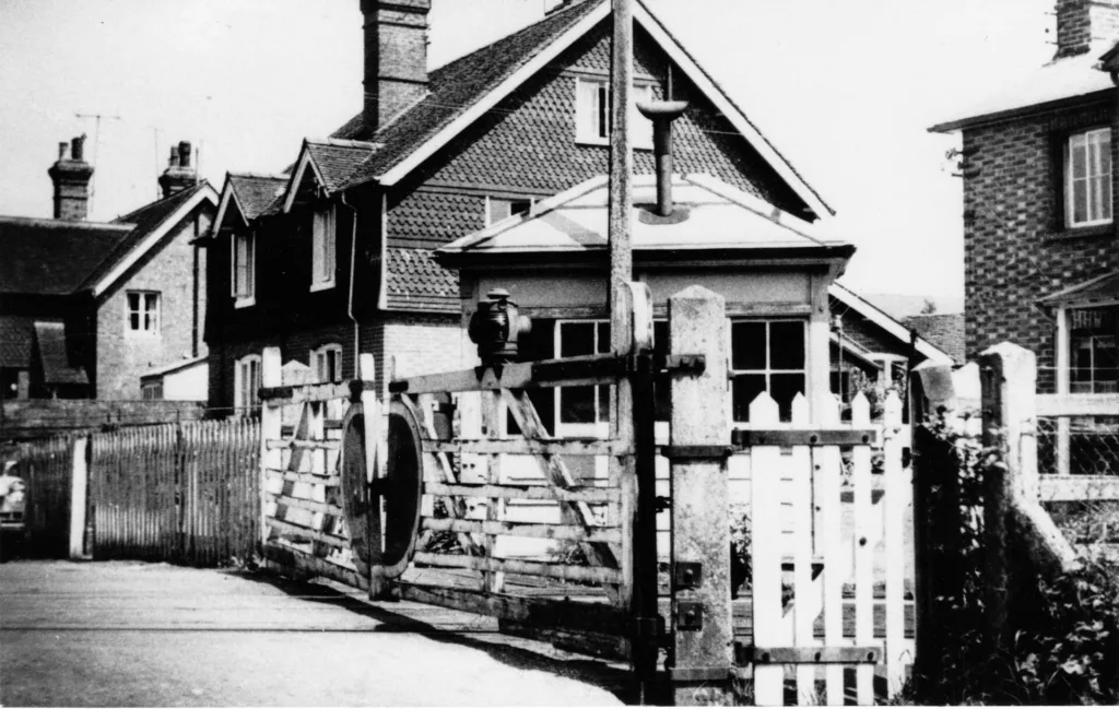 Level crossing in Knowle Lanel