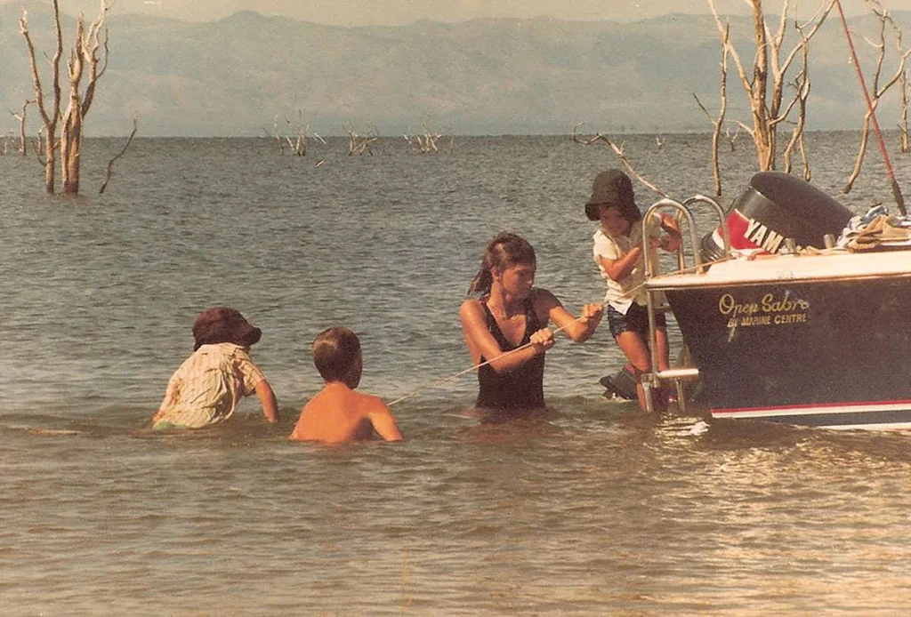 1992 kariba boat swim