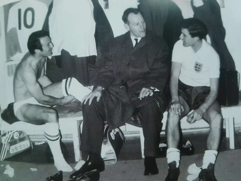 Winterbottom, Sir Walter (1913 2002), with Jimmy Greaves & Bobby Tambling, Wembley dressing room, last game in charge, 1962 (Morse)