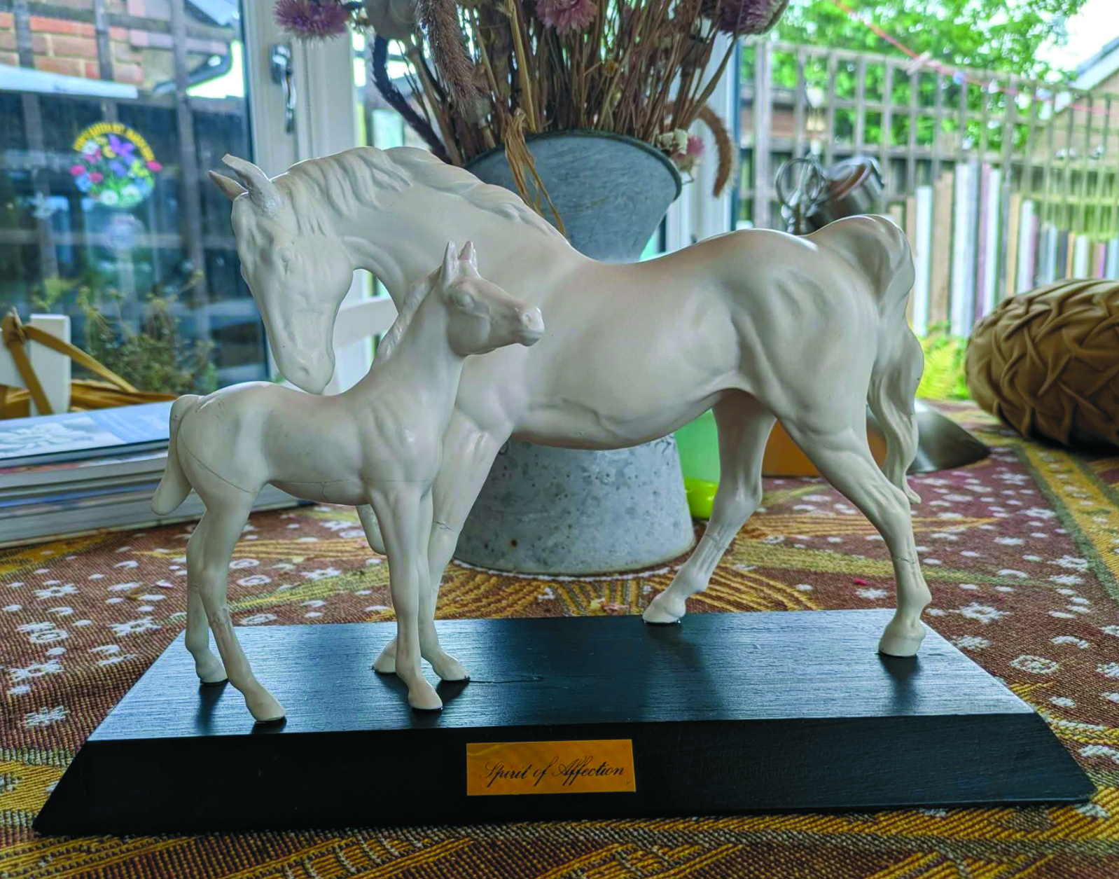 The ceramic horse pieced back together after repair
