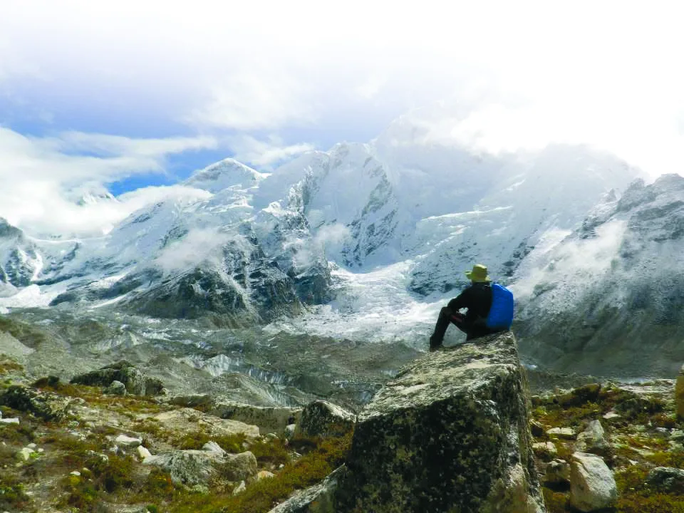 Snow-capped Himalayan peaks on the trek to Everest Base Camp